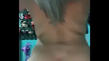 Sexo casero con una linda rubia le encanta q el vesino la coja por el culo dejennos un comentario para saver lo q les gusta y aceptamos sujerencias