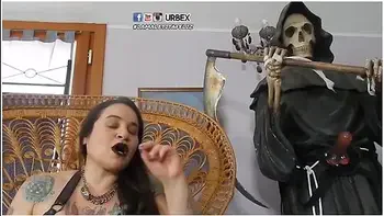 Urbex Novela - Mostro Il Mio Culo Sodo Agli Haters