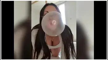 Bubblegum Fetish Chewing-gum With A Secretary