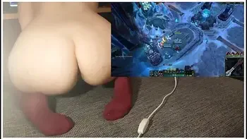Rubbing Against The Vibrator Until Orgasm While Gaming