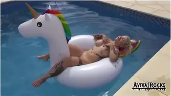 Aviva Rocks In Masturbating In Swimming Pool