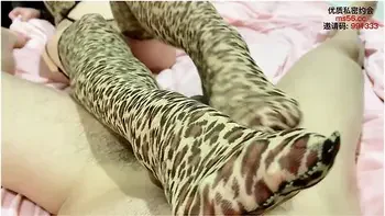 曼彻斯特的豹纹女留后入她的肥臀中出内射国语对白