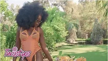 Smoking Hot Beauty Elsie Shakes Her Round Booty While Swimming Naked In The Pool