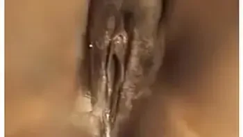 Jamaican Pussy Wet Clit Play