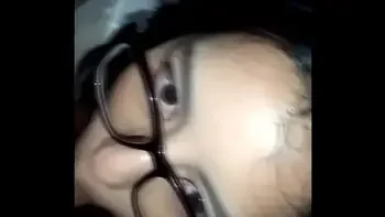 Entro al cuarto de la hermanastra de mi amiga y se deja tocar