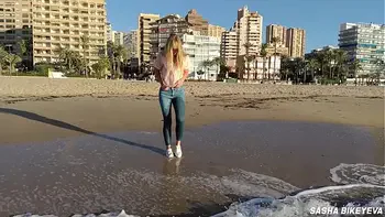Wet shoot on a public beach with Crazy Model. Risky outdoor masturbation. Foot fetish. Pee in jeans.