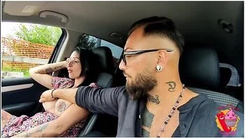 Lady Muffin And Tommy A Canaglia In I Drive Around And Do Things