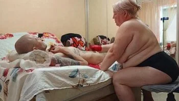 Mom Jerking Cock With Oil Massage Handjob Cumshot