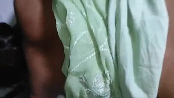 Desi Bhabhi in Green Sari Hot Fuck with Gini272 - Indian Teen Homemade MMS