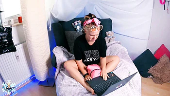 Amateur BBW Nerd Turns Into Sex Mad Vampire - Big Ass Doggy Fucking & Cumshot Blowjob