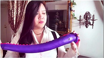 Dominatrix Mara Introduces A 22.5 Tentacle From Sinnovator [link In Comments]