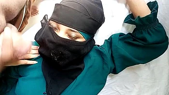 Indian Muslim Girl Dearshivani Face Fuck & Cum Swallowing Blowjob