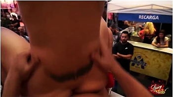 Stairway To Sex Maiale Sulle Scale Al Salone Di Barcellona - Mary Rider