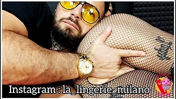 Ladymuffin And The Onesie With Holes