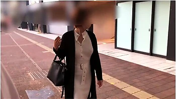 個人撮影巨乳熟女にヒタッと白ワンヒてノーフラ散歩お買い物ホッチか Japanese/hentai/asian/milf/stepmom/big Tits/日本人/熟女/巨乳/素人/潮吹き