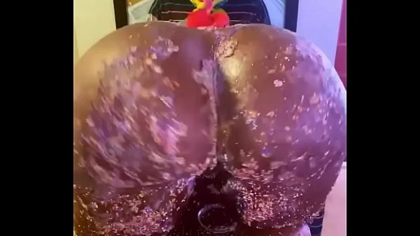 Victoria Cakes give Gibby The Clown a great birthday present
