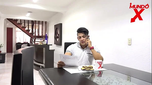 un trio donde ve cómo se follan a su novia MUNDOXXX.COM