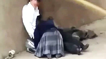 250505屋外でズコバコさせたエロい美女i