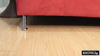 Ihre Schreie Hallen Durchs Zimmer Vor Geilheit