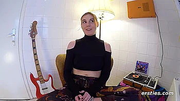 Hot Girls Squirt During Lesbian 4way