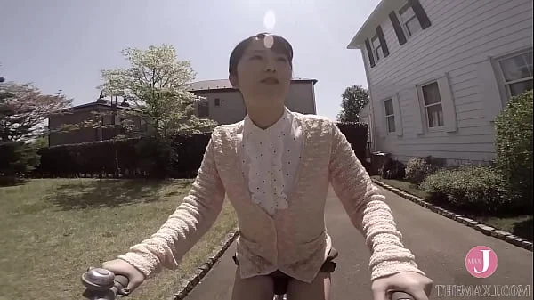 エロ自転車のサドルから覗き込んだら、くっきり食い込んだパンツが丸見え 泉水蒼空 [bunc 003]