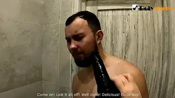 Как сделать из парня куколд? Слизывает сперму с черного хуя.