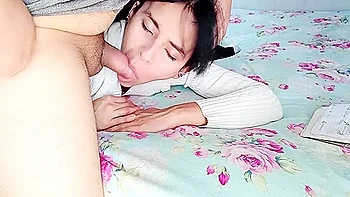 Estudiante Universitaria Estuvo Con La Regla Pero No Le Importo A Su Hermanastro Y Se La Follo Durisimo