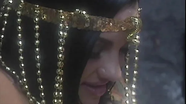 Belladonna, pornstar 90s: Elle danse bien mais son cul est bien meilleur !