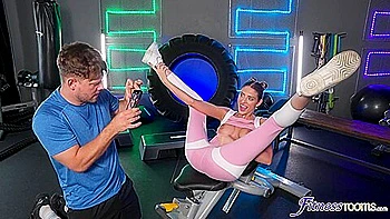 Russian Girl Is Horny Extrovert