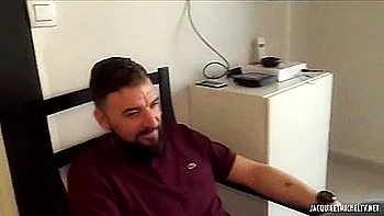 Une Sacree Surprise Pour Caro, 22ans