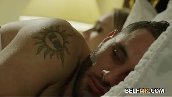 Old collage friends can't tolerate themselves on a trip