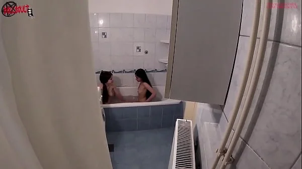 Spying on my stepsister and my gf in the tub before to join them