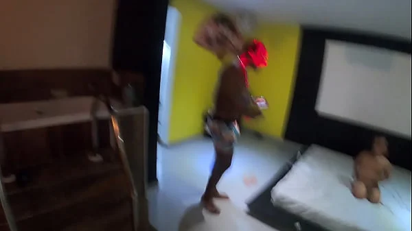 Deixei minha esposa dar para anão da TV  Zezinho Tevez . Paty Bumbum  -Nego Catra