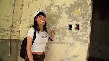 反則エロボディのSNS美女が下半身トレーニング