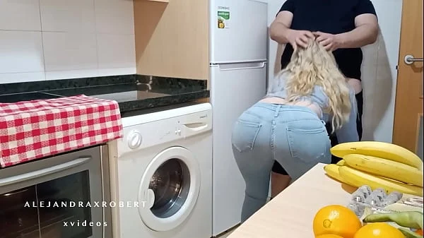 CHUPO Y FOLLO A MI HERMANASTRO EN LA COCINA