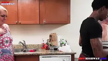 Jada Bandz fucks handy man ralph whoren