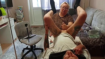 Stepmom Plays With My Dick With Her Hands And Mouth Until I Cum