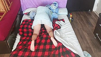 Hot Couple Gets Body Massaged With Oil. An Amateur Woman Jerks Me Off Until I