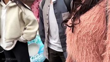 251130男女でツイスターゲームをプレイg1