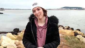 Rose is blowing out two big candles for her 20th birthday! - Jacquie et Michel TV