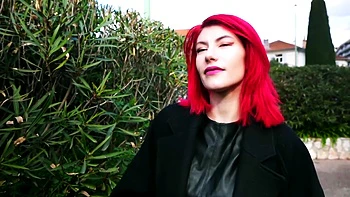 Oney, 23, welcomes us to her home in Aix-en-Provence to try... anal! - Jacquie et Michel TV