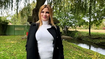 Cat In Mini wanted to keep the surprise effect... - Jacquie et Michel TV