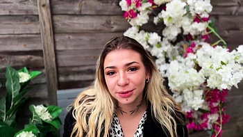 Luna, 30, offers the services of two handsome stallions! - Jacquie et Michel TV