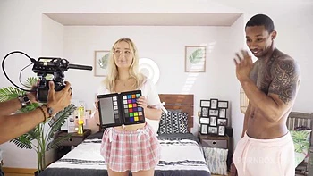 Nuestra companera de piso no tiene dinero para su habitacion