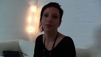 Milf Kim Und Der Riesen Dildo In Der Fotze