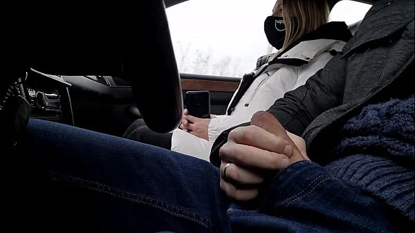 OMG !!! I pull out my cock, it's very risky in front of this girl