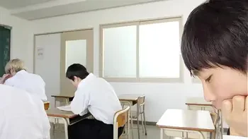 声が出せない絶頂授業で10倍濡れる人妻教師　佐倉由美子