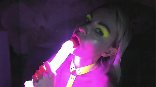 kelly copperfield deepthroats LED glowing dildo on webcam