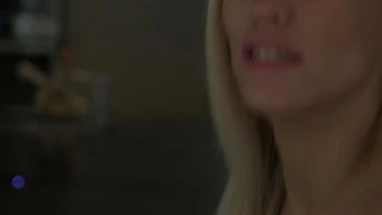 eva baisée de la cuisine au canapé