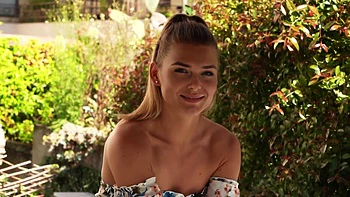 Cassie and Lilu frolic free! - Jacquie et Michel TV